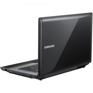 SAMSUNG R440-JT03 / i3 370M / 14" HD / 3 Gb / 320 / HD545v 512Mb / DVDRW / WiFi / BT 3.0 / CAM / W7 HB